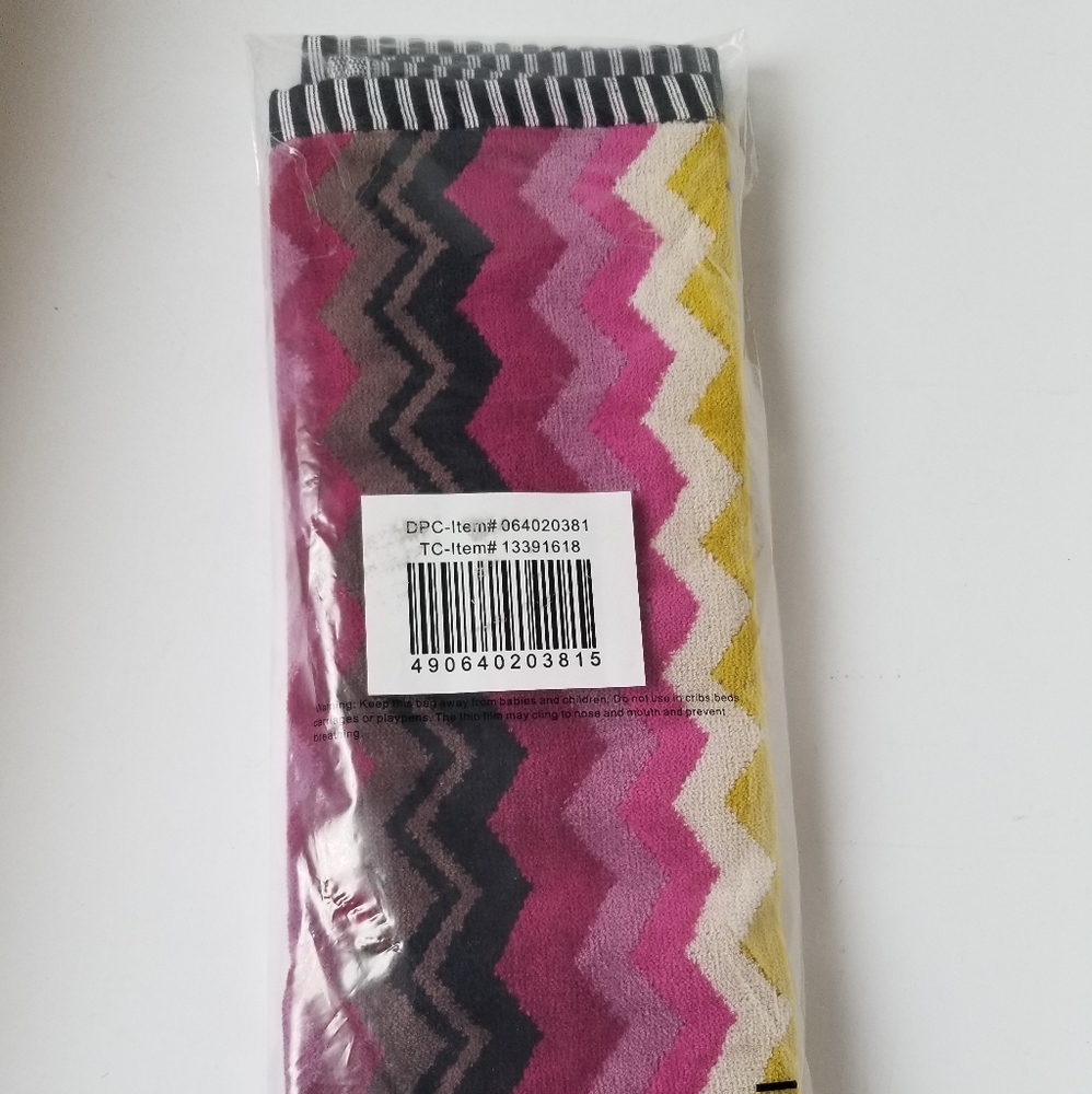 Missoni hand towel new - Picture 8 of 9